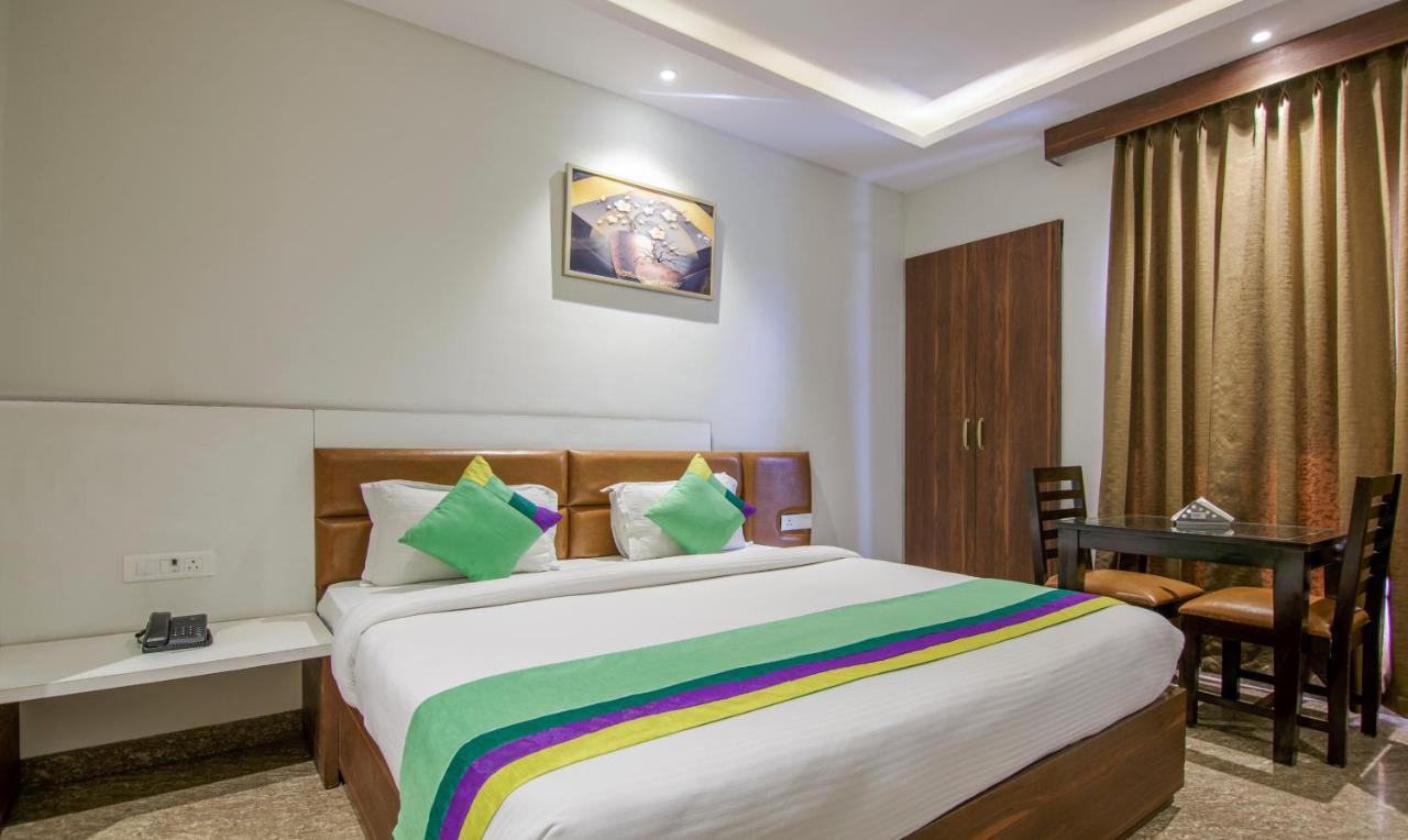 Treebo Swastika Premium Hotel Noida Buitenkant foto