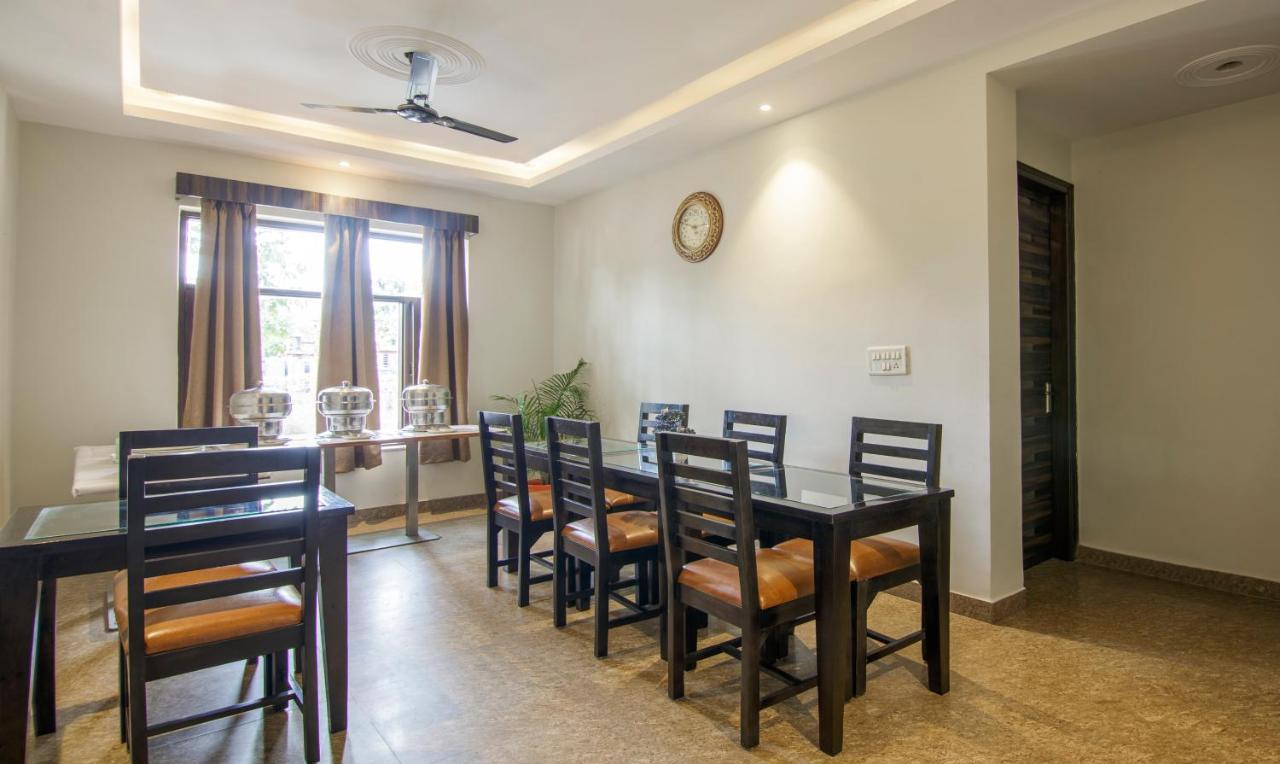 Treebo Swastika Premium Hotel Noida Buitenkant foto