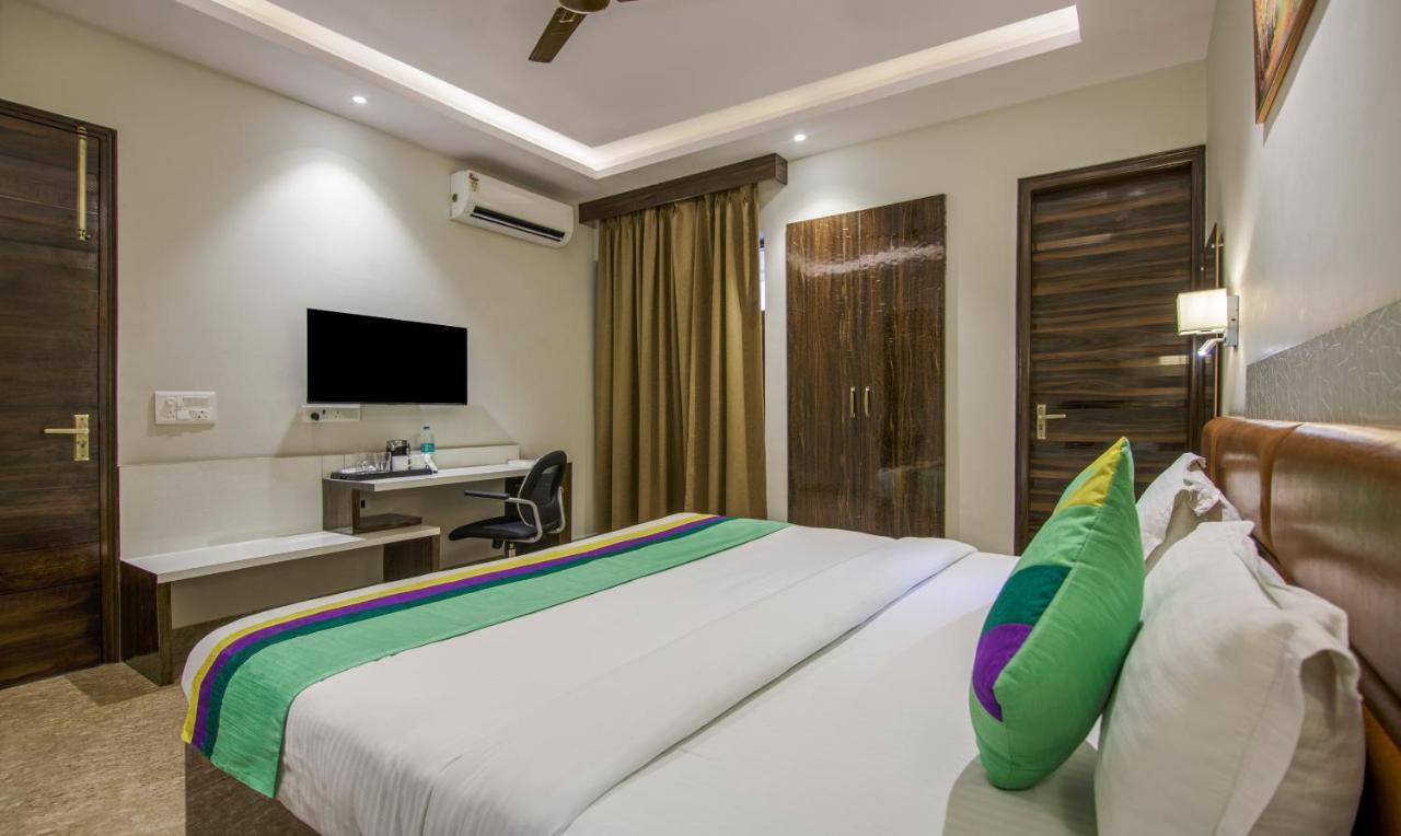 Treebo Swastika Premium Hotel Noida Buitenkant foto