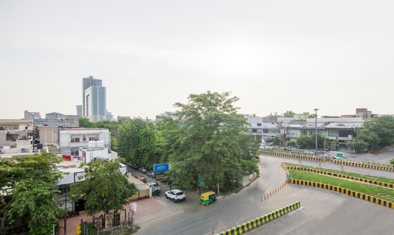 Treebo Swastika Premium Hotel Noida Buitenkant foto