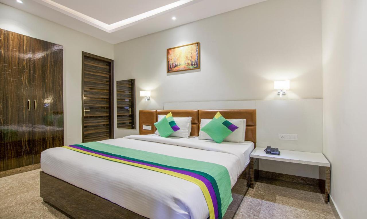 Treebo Swastika Premium Hotel Noida Buitenkant foto