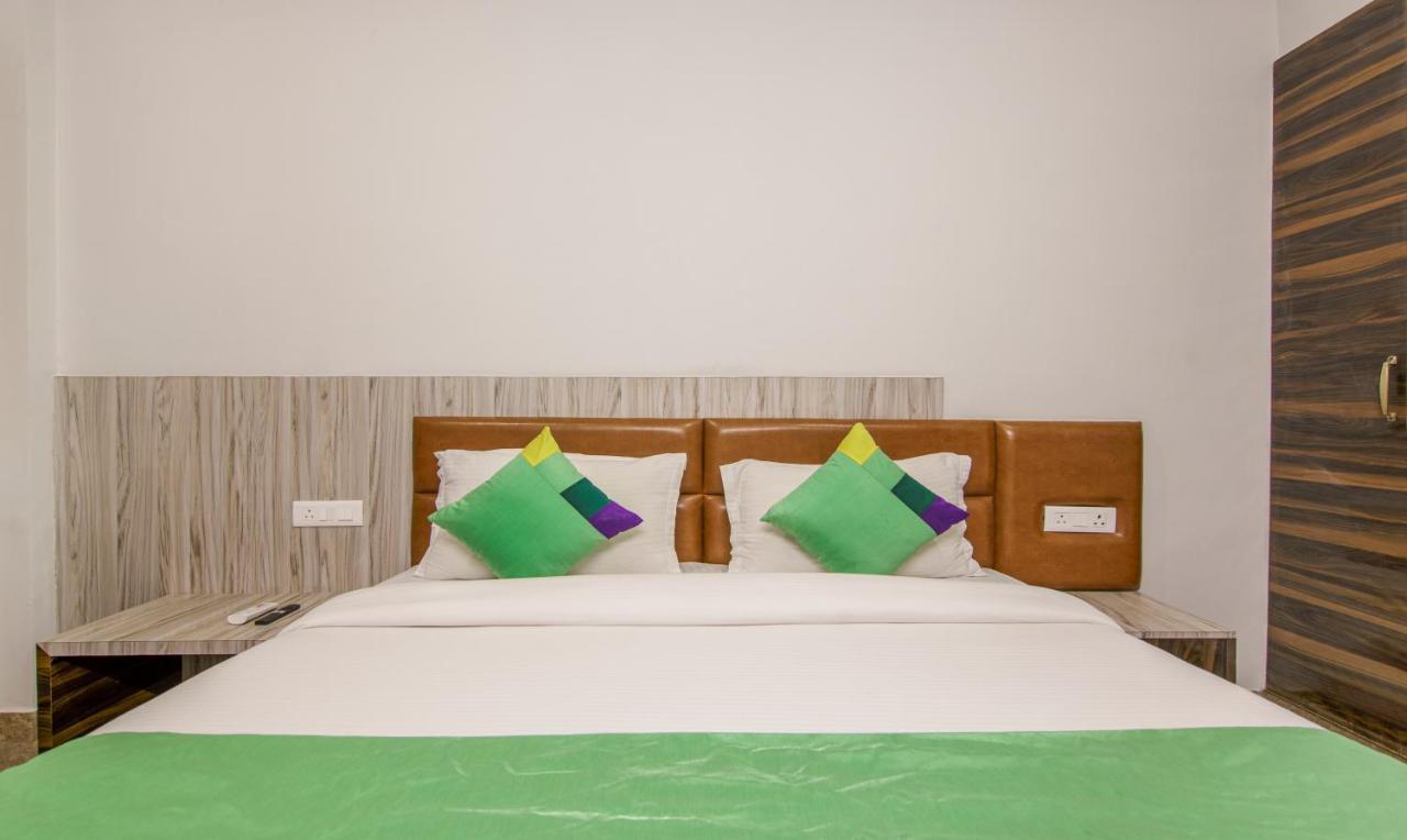 Treebo Swastika Premium Hotel Noida Buitenkant foto