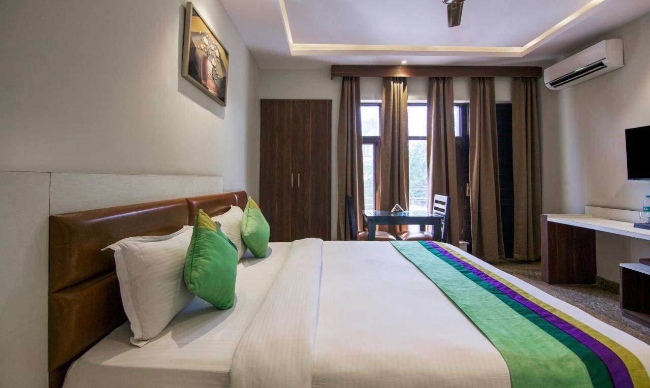 Treebo Swastika Premium Hotel Noida Buitenkant foto