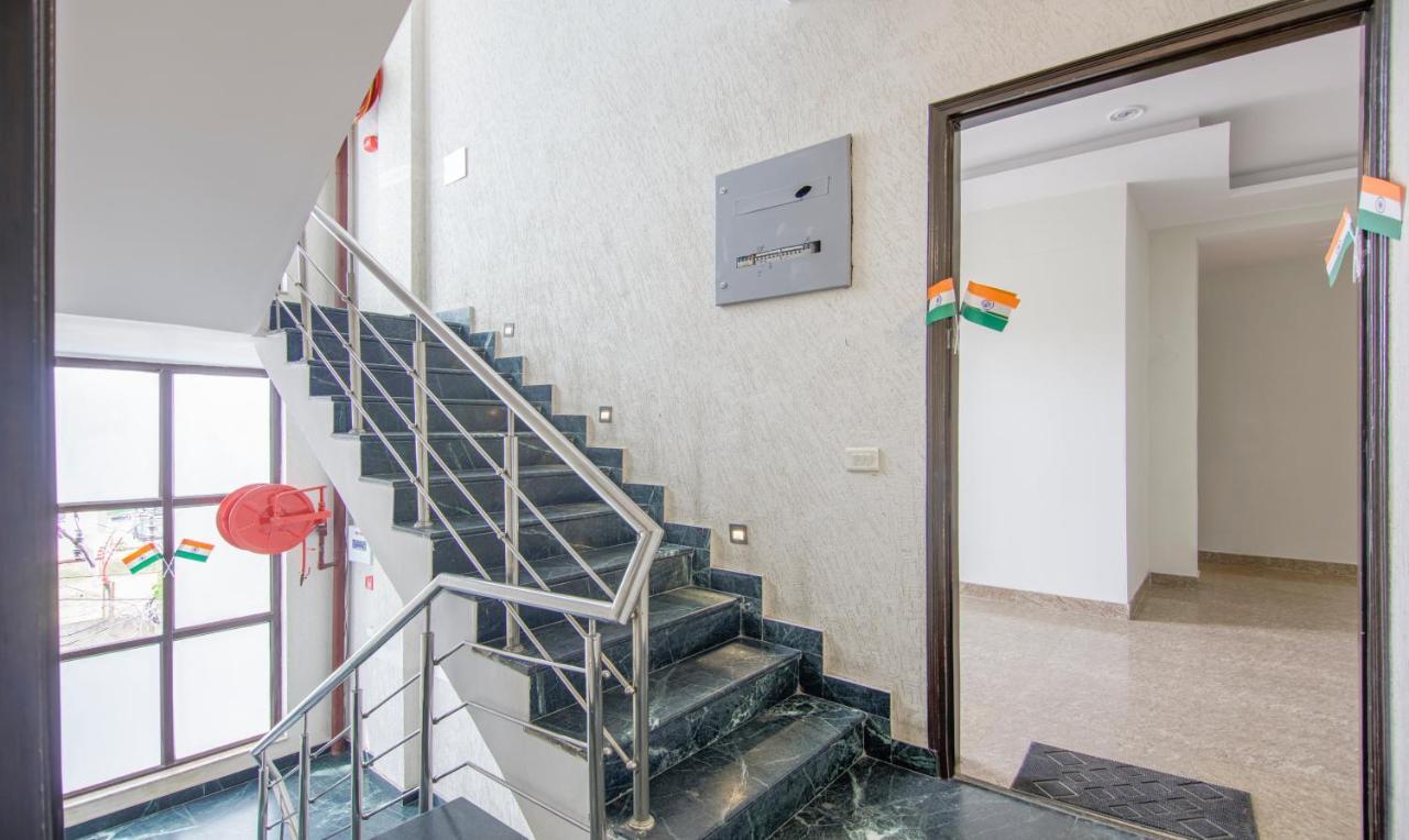 Treebo Swastika Premium Hotel Noida Buitenkant foto